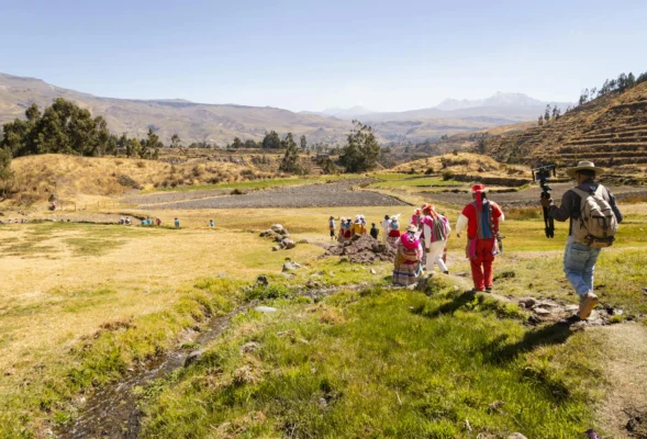private vs group tours in peru